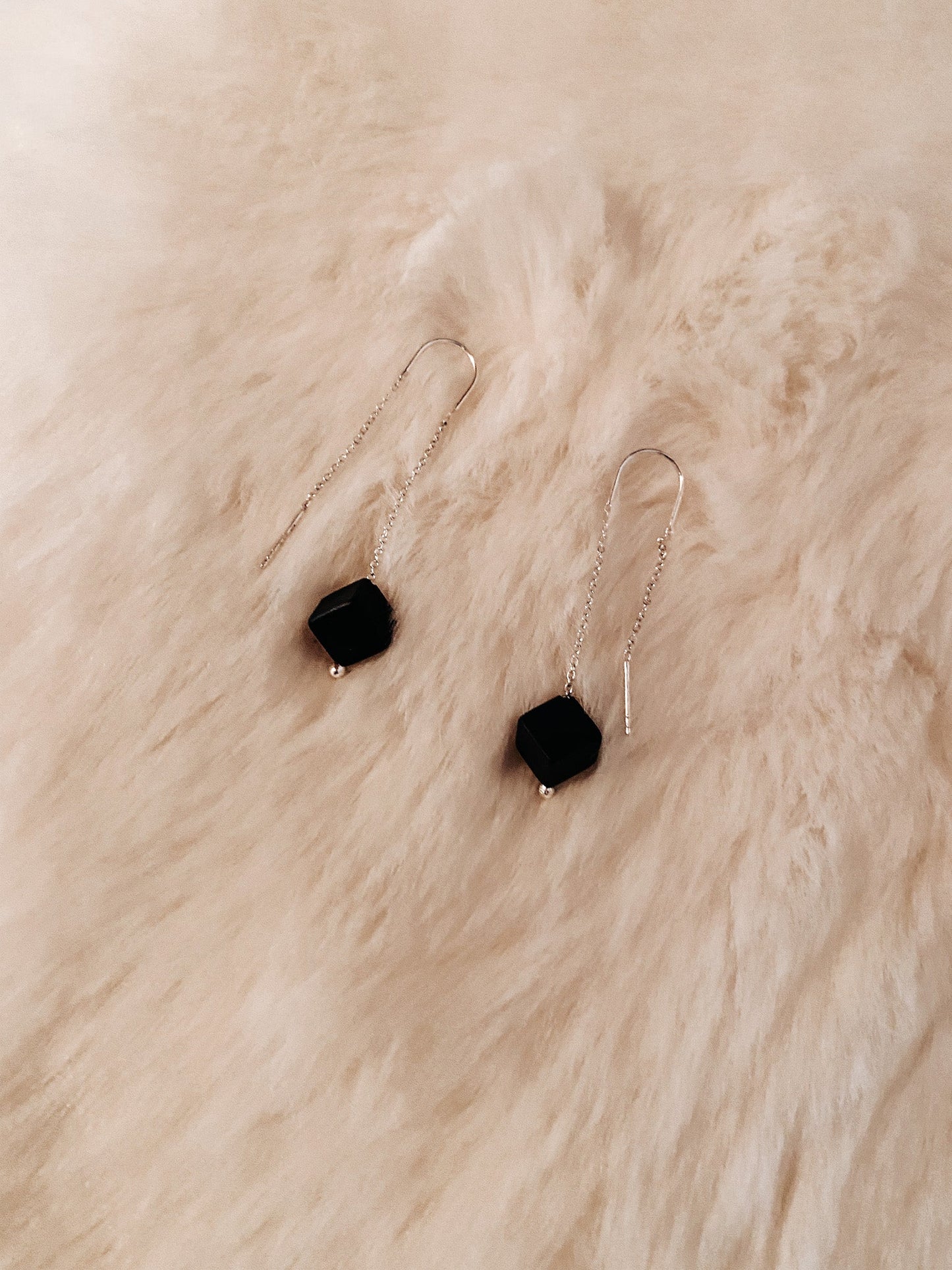 YASA - Enfile aiguille Carbon Living